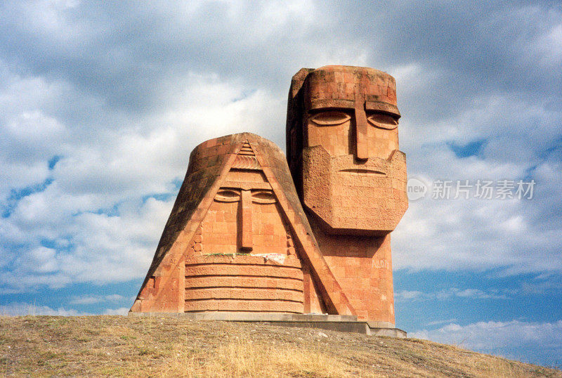 斯特帕卡尔特，Nagorno Karabakh / Artsakh: Tatik monument patik